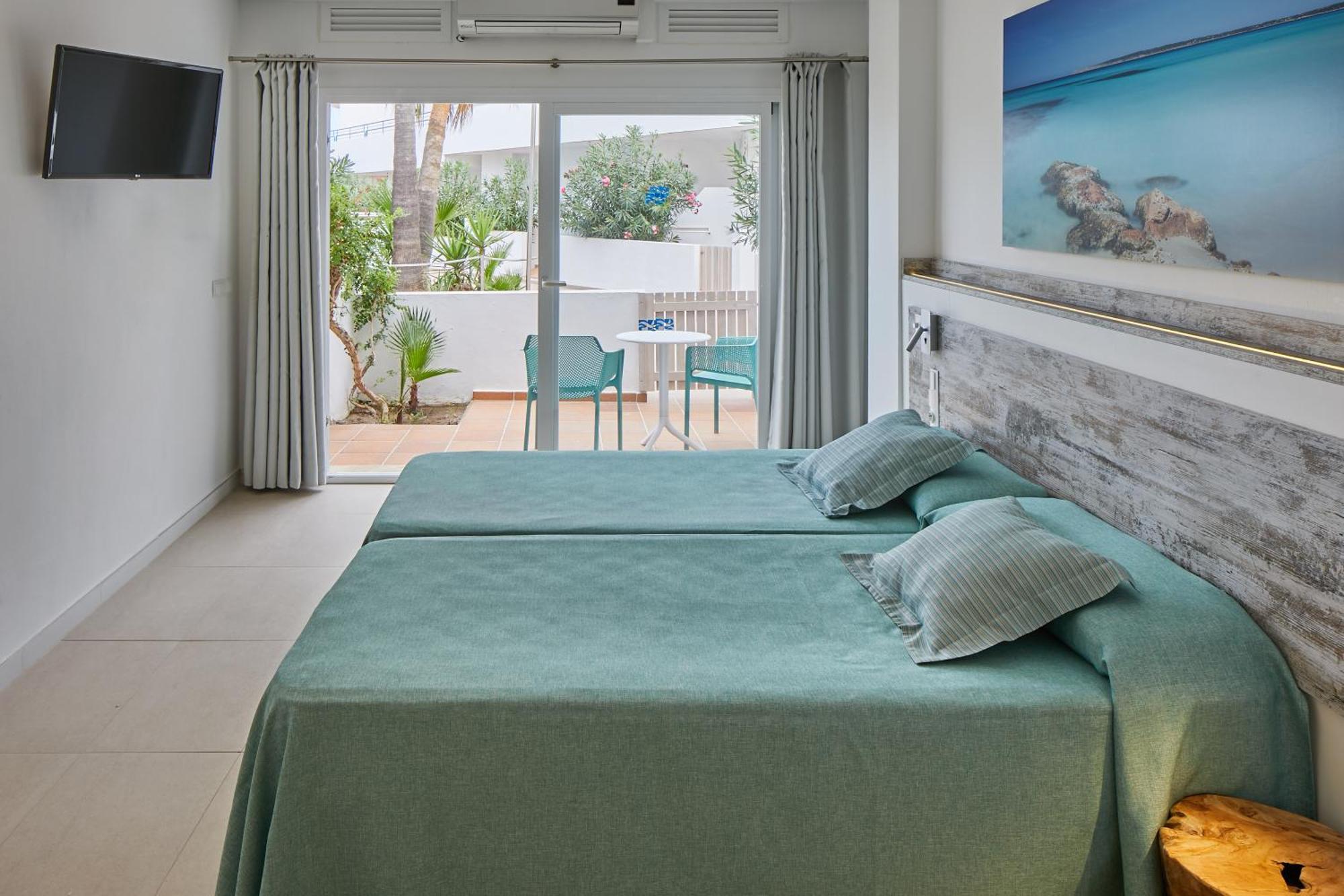 Playa Bella Apartments San Antonio  Eksteriør billede