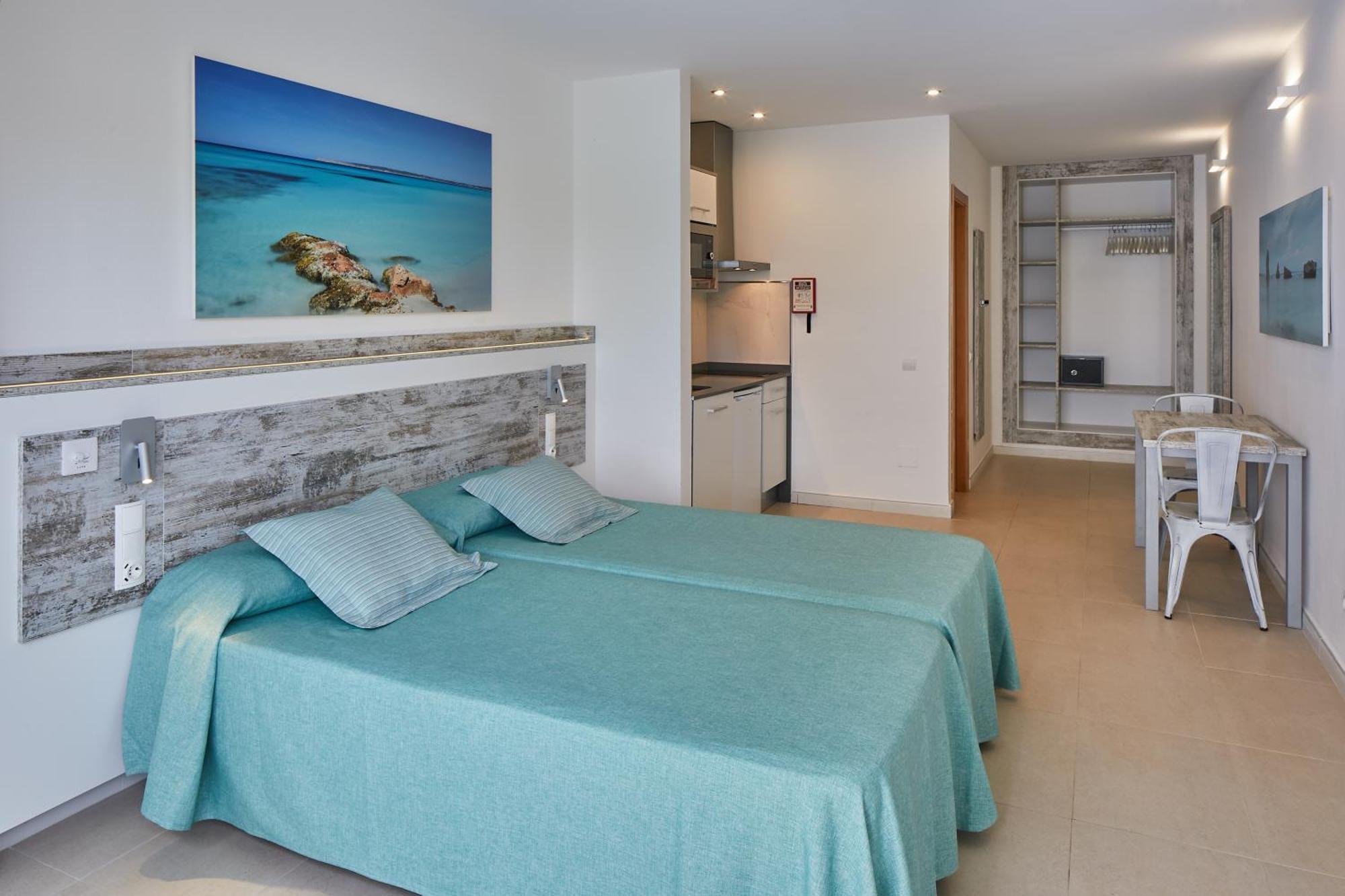 Playa Bella Apartments San Antonio  Eksteriør billede