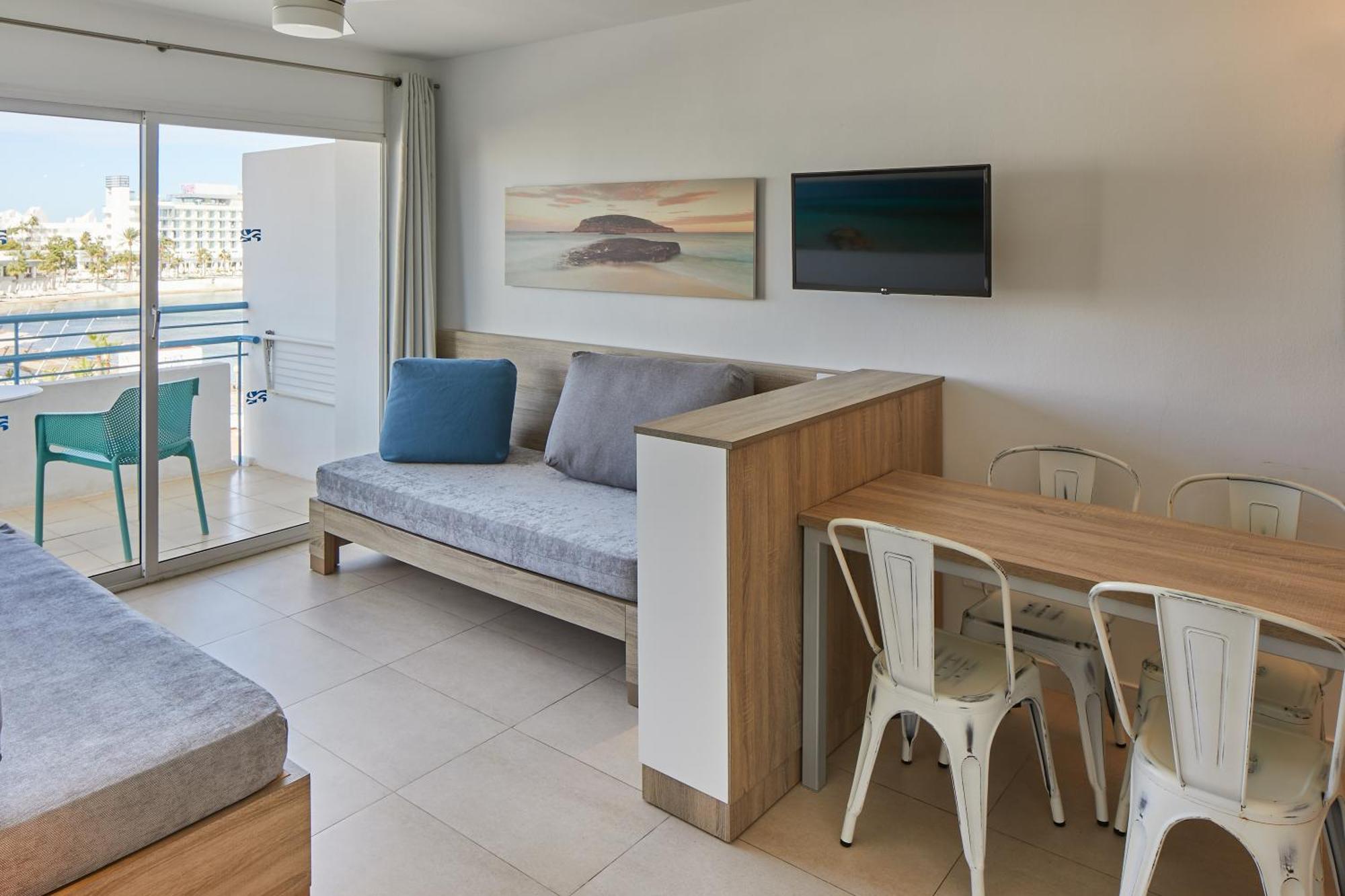 Playa Bella Apartments San Antonio  Eksteriør billede
